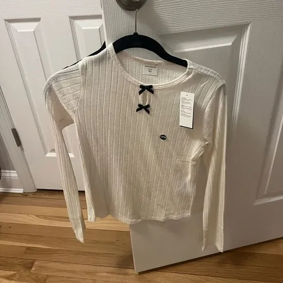Abercrombie Girls long-sleeve pointelle bow tee - Picture 3 of 6